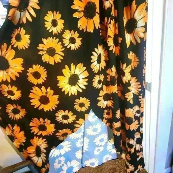 Beautiful Sunflower Dress - Picture 4 of 4